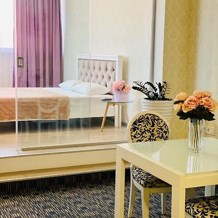 Arkpalmira Hotel Odessa Buitenkant foto