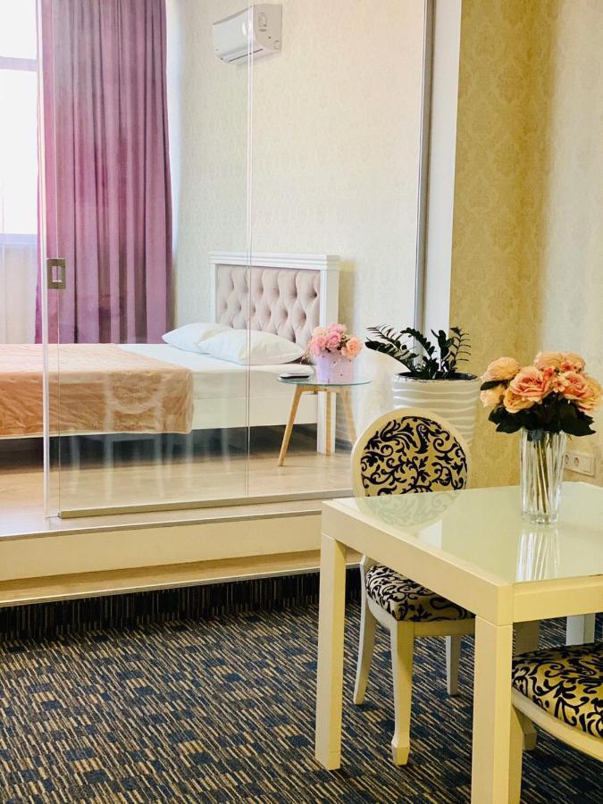 Arkpalmira Hotel Odessa Buitenkant foto
