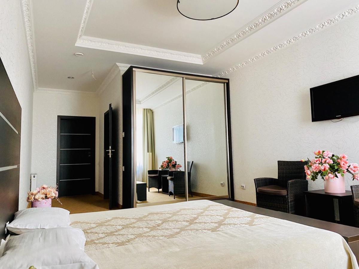 Arkpalmira Hotel Odessa Buitenkant foto