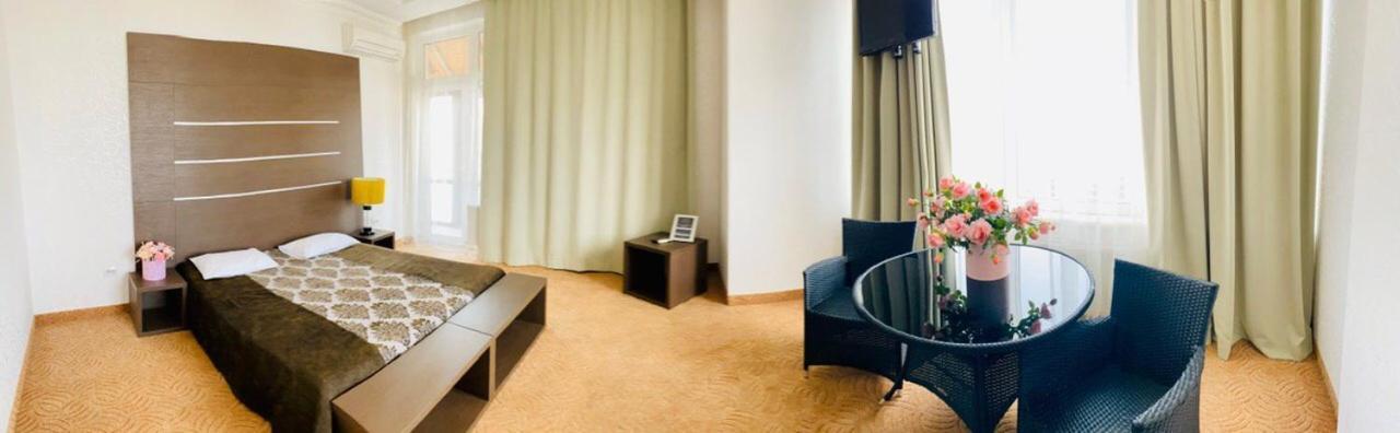 Arkpalmira Hotel Odessa Buitenkant foto